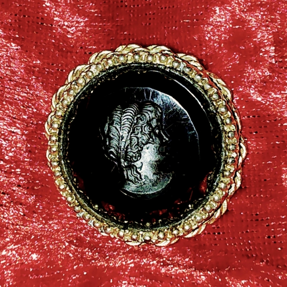 Elegant Black Glass Intaglio Brooch In  Gold Tone